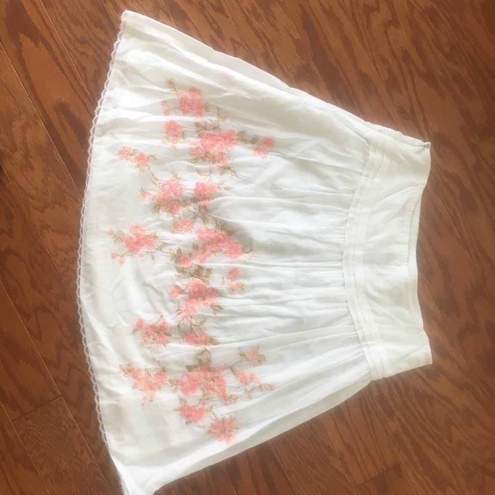 White cotton skirt with pink embroidered flowers